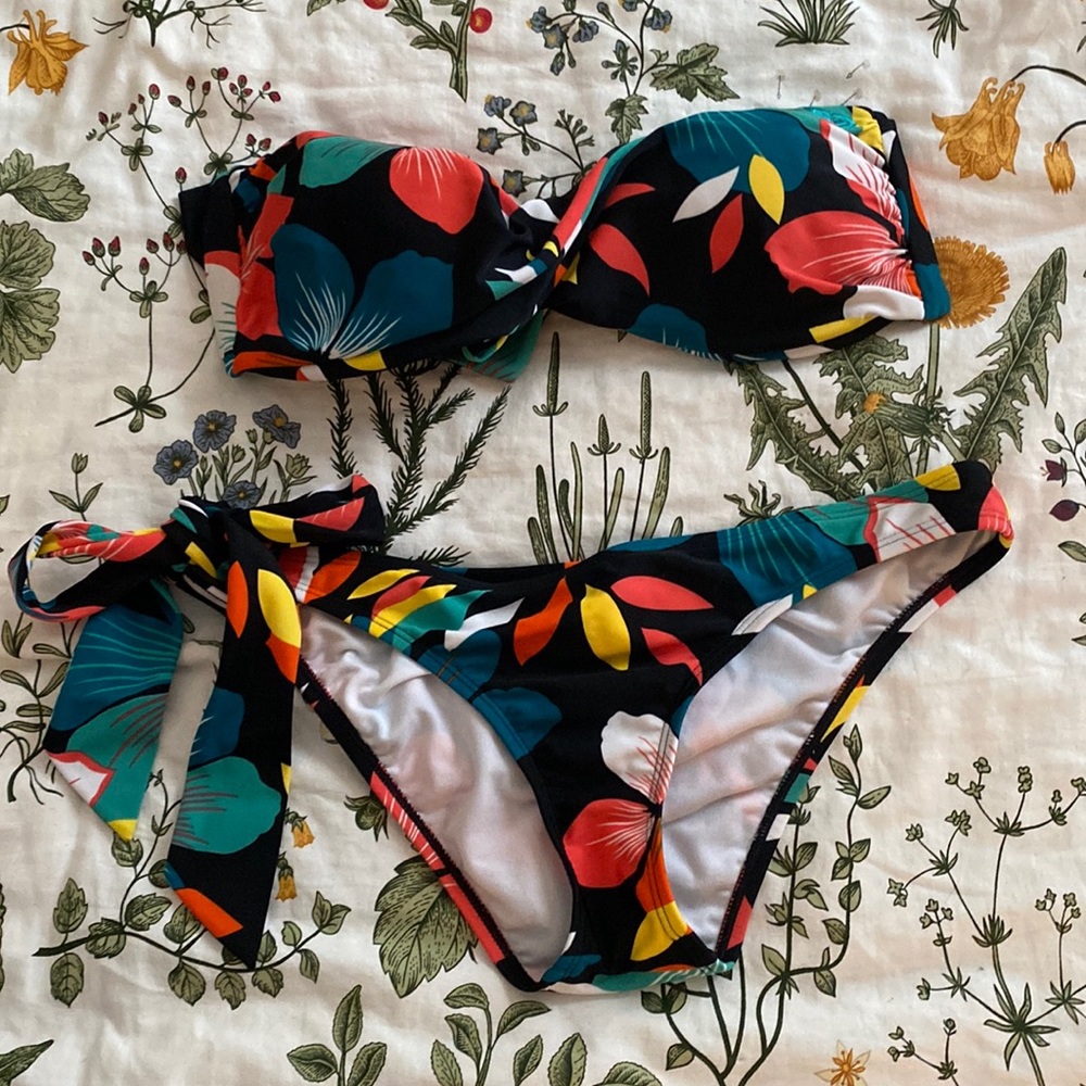 Roxy bikini size large
